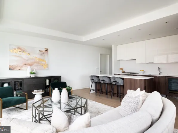 1650 Silver Hill Dr APT 1502, McLean, VA 22102