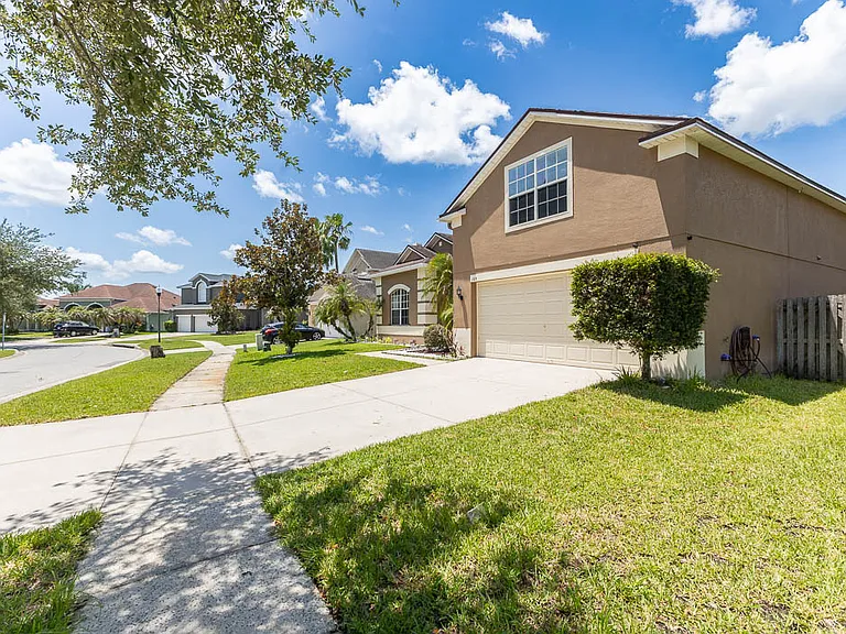 1725 Soaring Heights Cir — Photo 3