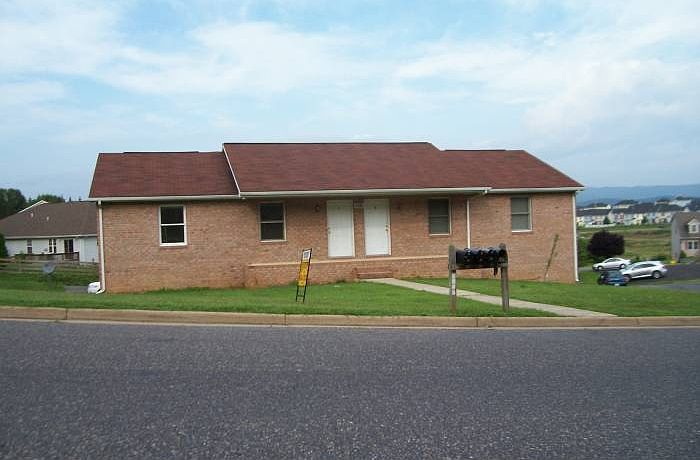 2nd image of 1121 Blue Ridge Dr APT C