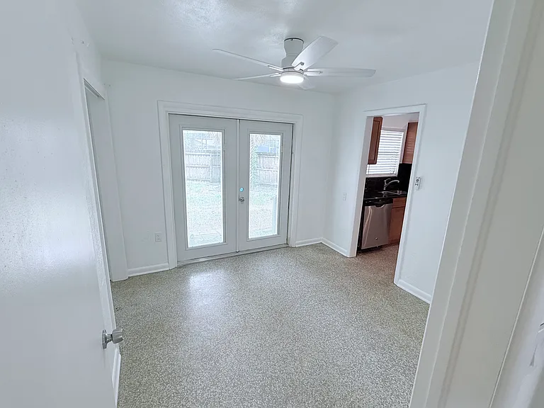 213 Thomas Dr — Photo 18