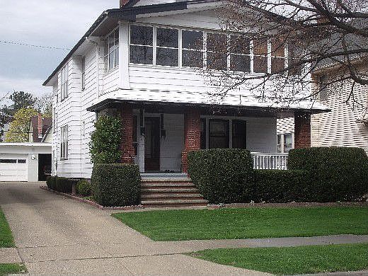 1st image of 1664 Victoria Ave