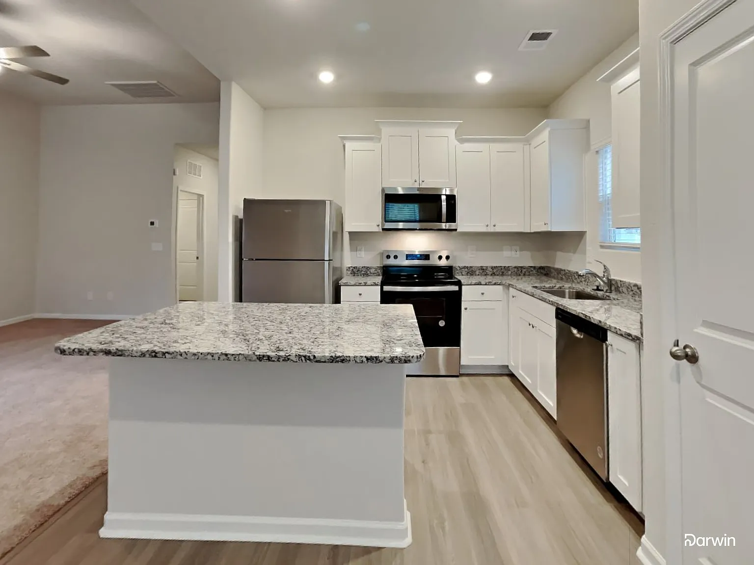 3 bed, 2.0 bath, 1316 sqft, $1,695 — Photo 3