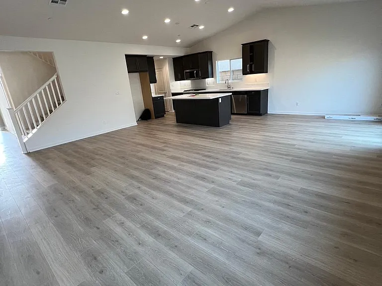 15544 Kings Peak Dr — Photo 3