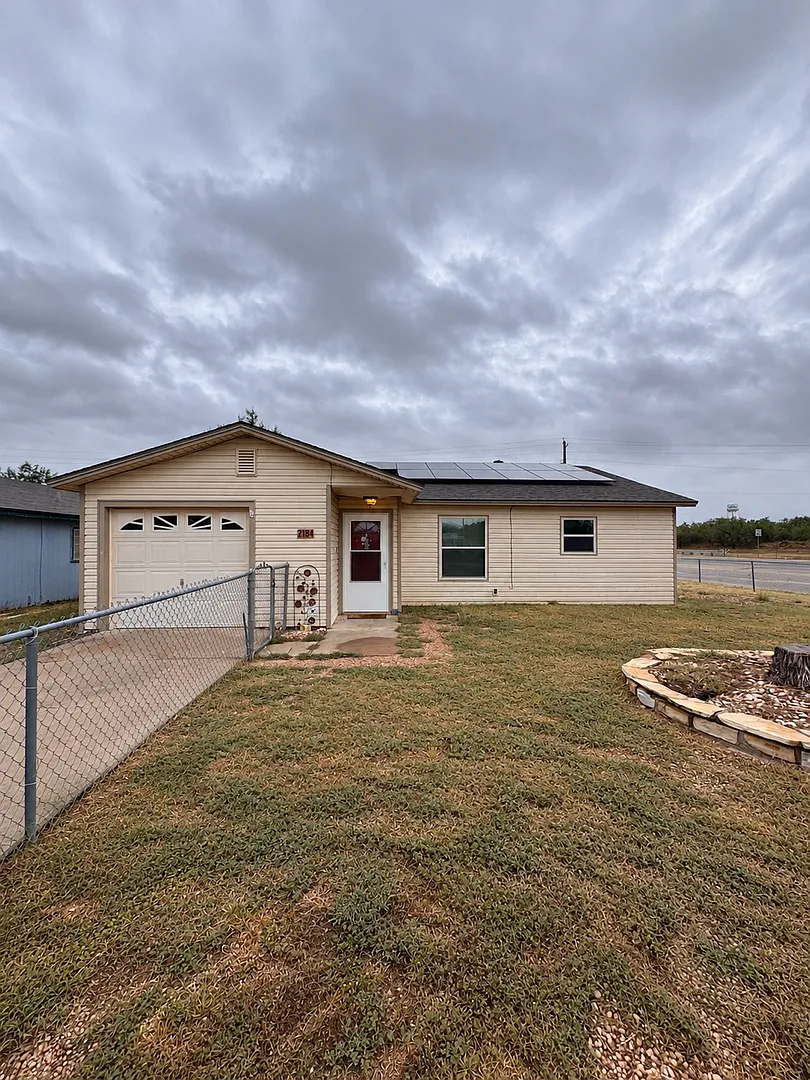 Coming Soon! - 4 Bedroom Home Near Goodfellow Afb! — Photo 1