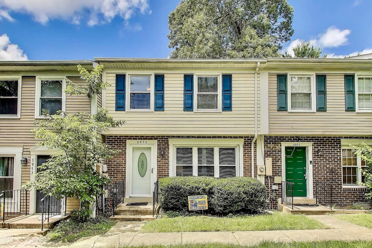 3 bed, 1240 sqft, $2,400 — Photo 1