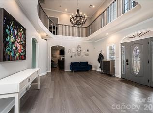 1360 Sweetbriar Ln, Hickory, NC 28602
