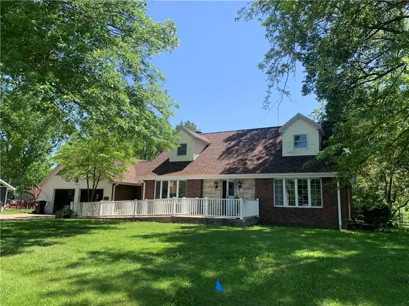 1506 W Main Cross St, Taylorville, IL 62568