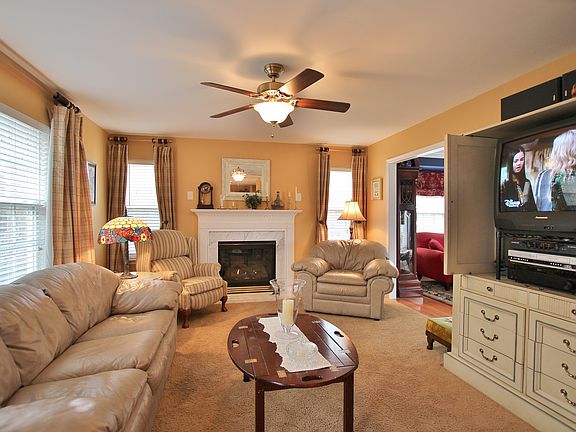 3rd image of 8308 Mendenhall Pl