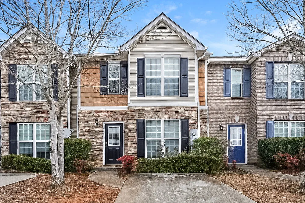 3 bed, 2.5 bath, 1636 sqft, $2,600 — Photo 1
