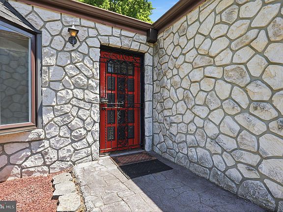 3rd image of 310 Casey Cir