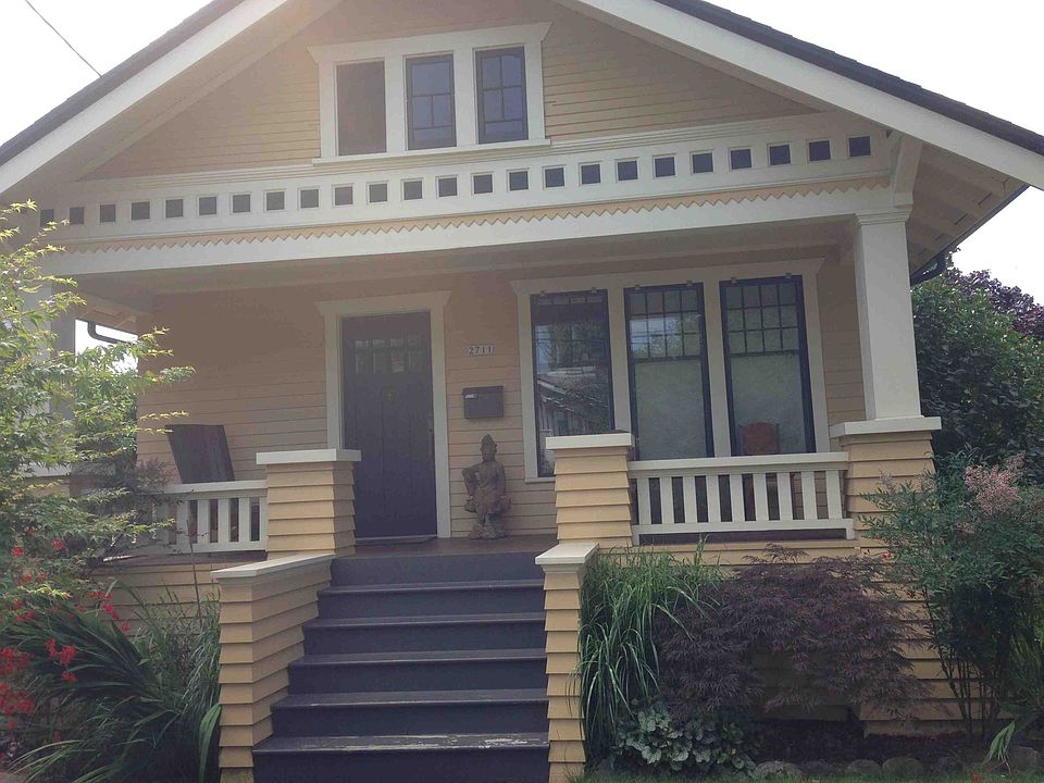 2nd image of 2711 NE 54th St