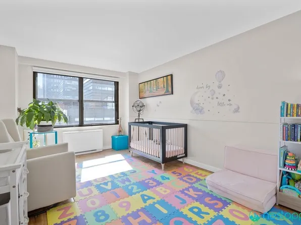 7 East 14th Street image 6 of 12