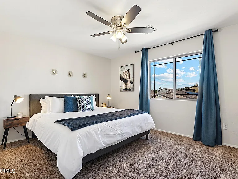 1125 E Irma Ln — Photo 37