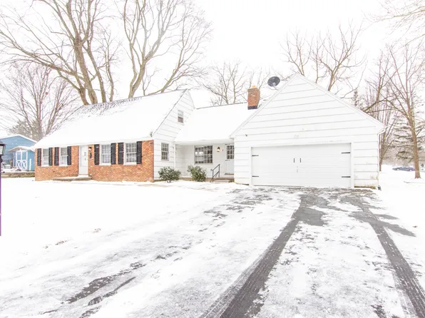 1 Larkspur Ln, Fairport, NY 14450