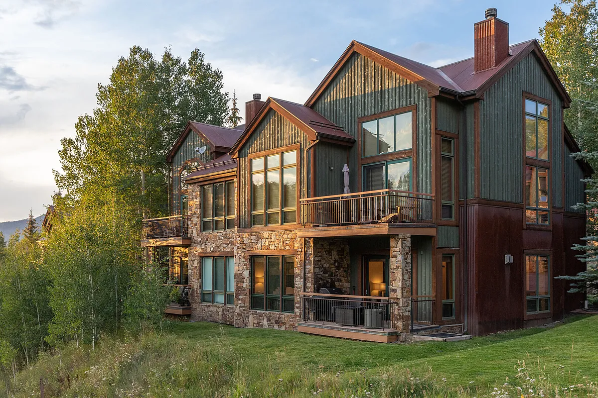 Building Photo - Adams Ranch Rd