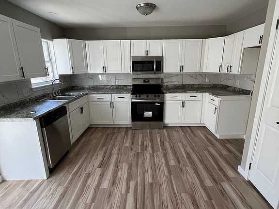 5th image of 3836 Country Club Dr
