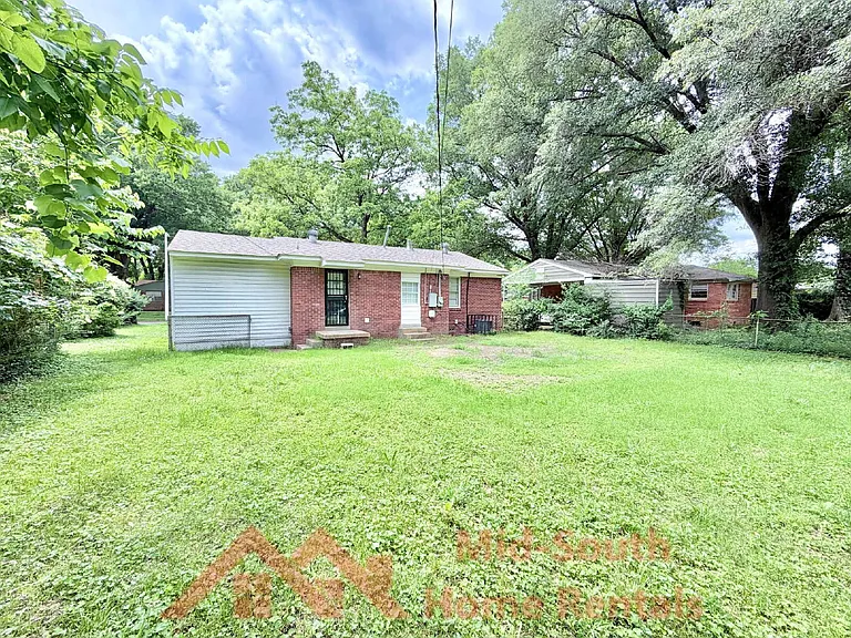 2718 Marlene St — Photo 17
