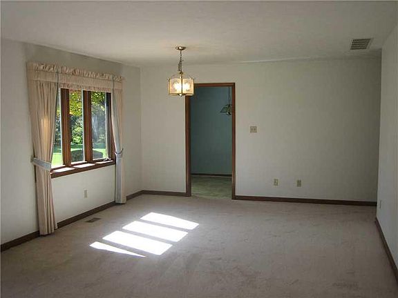 5th image of 717 Eagle Crest Dr #46