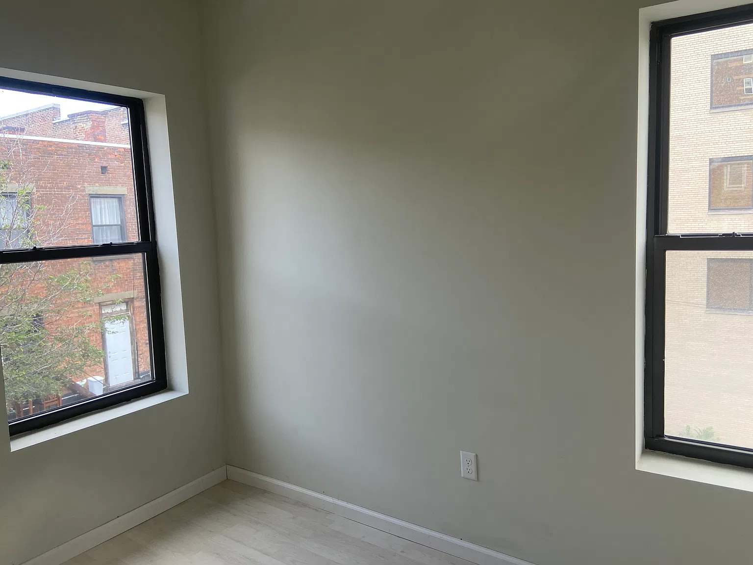 3 bed, 1083 sqft, $2,200 — Photo 2