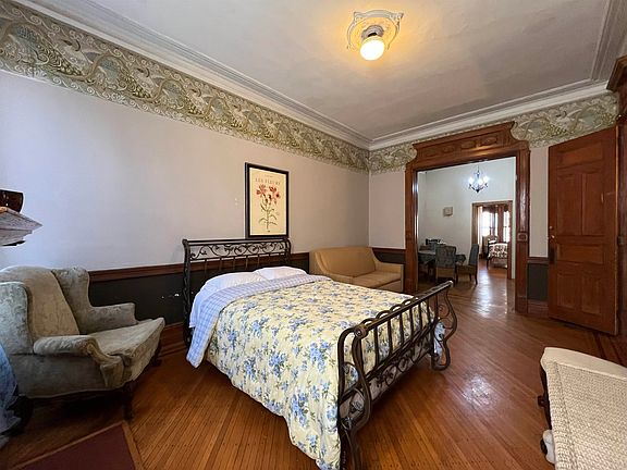 4th image of 112 Summit Ave #1