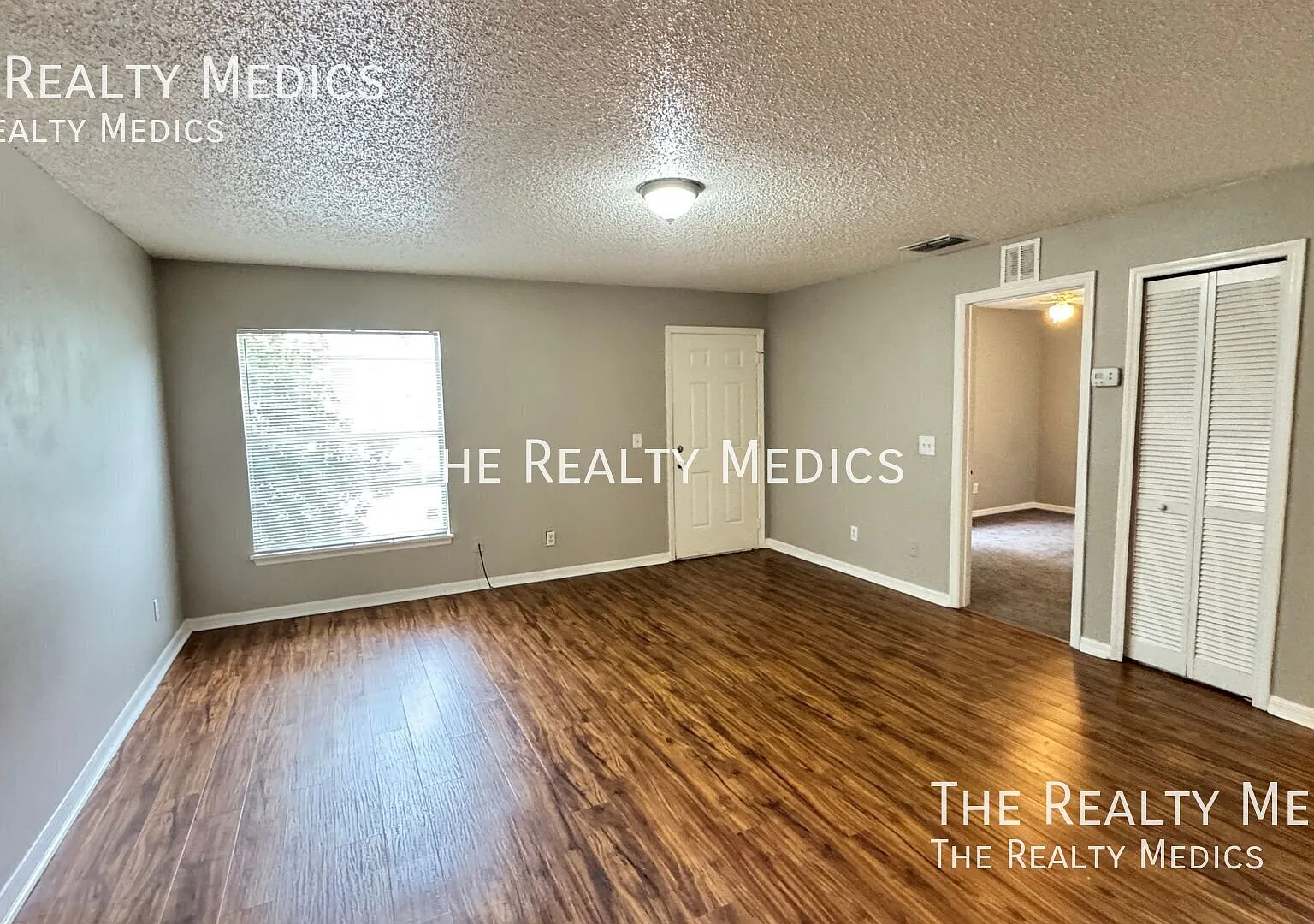 Charming 3-Bedroom Duplex in St. Cloud — Photo 2
