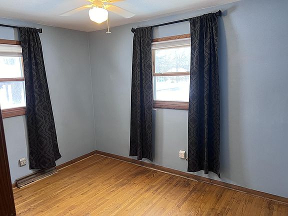 3rd image of 608 2nd Ave NE