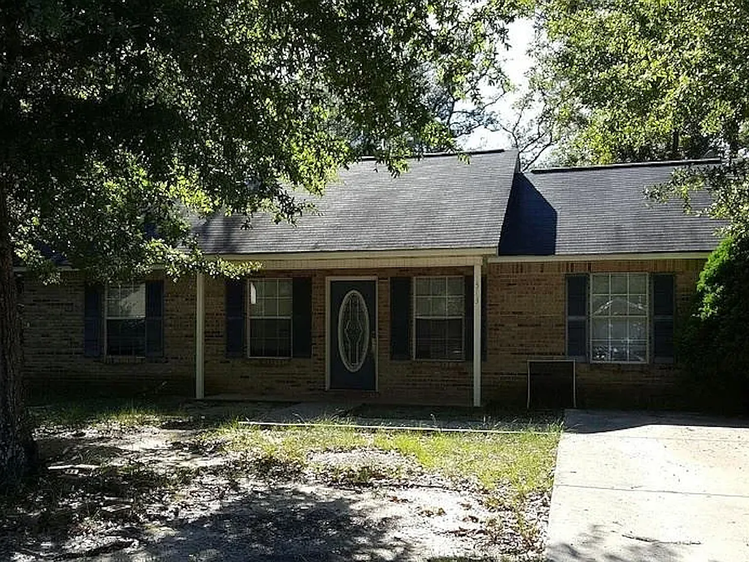 3 bed, 1200 sqft, $1,600 — Photo 1