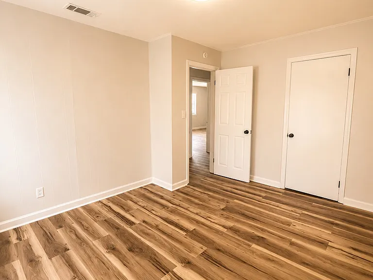 3920 Oaklawn Dr — Photo 9