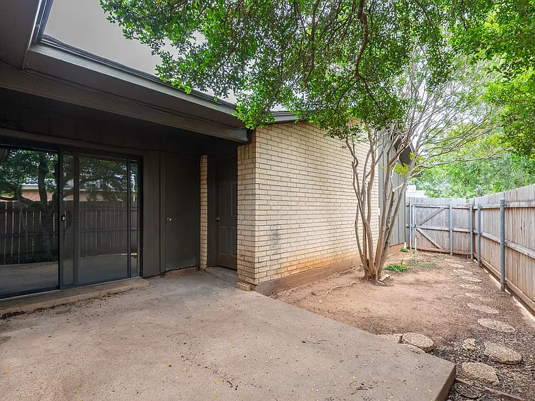 4925 Greenslope Dr — Photo 26