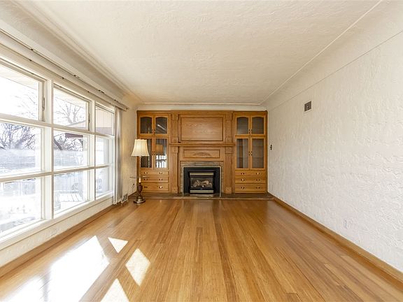 3rd image of 3218 Sunray Dr