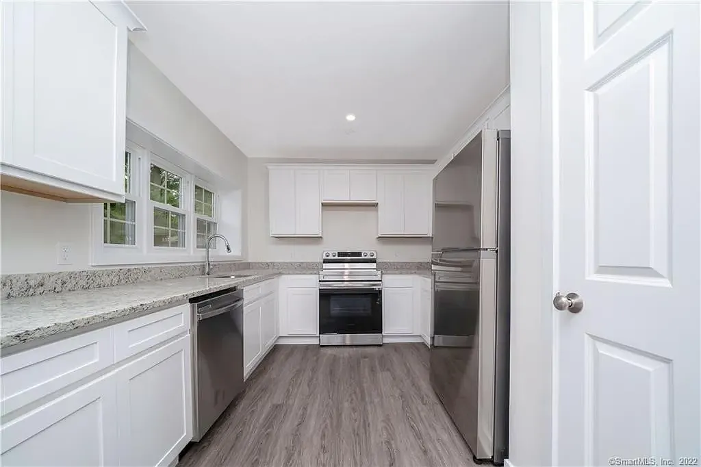 1 bed, 888 sqft, $1,795 — Photo 1