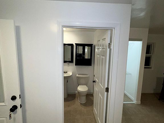 4th image of 2600 W 85th St