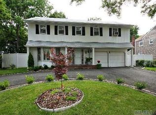25 Nancy Dr, Westbury, NY 11590