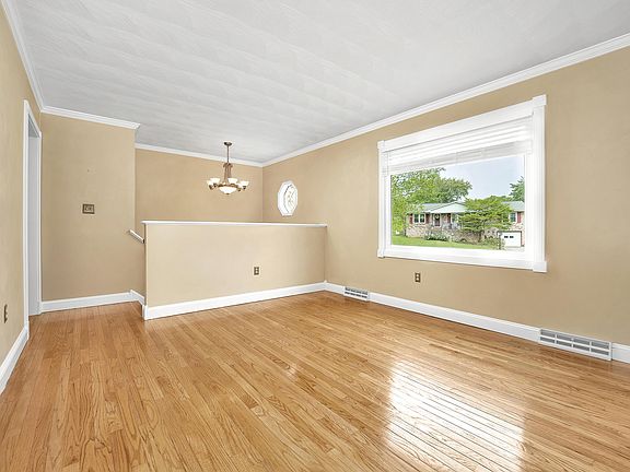 4th image of 329 Ingal Blvd