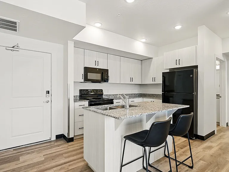 118 N 400 W — Photo 21