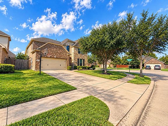 2nd image of 13101 Hollow Garden Ln