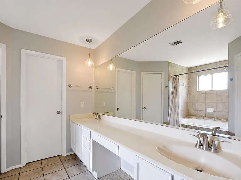 6307 Smith Oak Trl — Photo 17