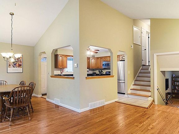 5th image of 16206 Hawthorne Ln