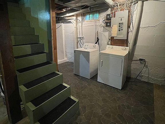 2nd image of 325 Chaffee Row