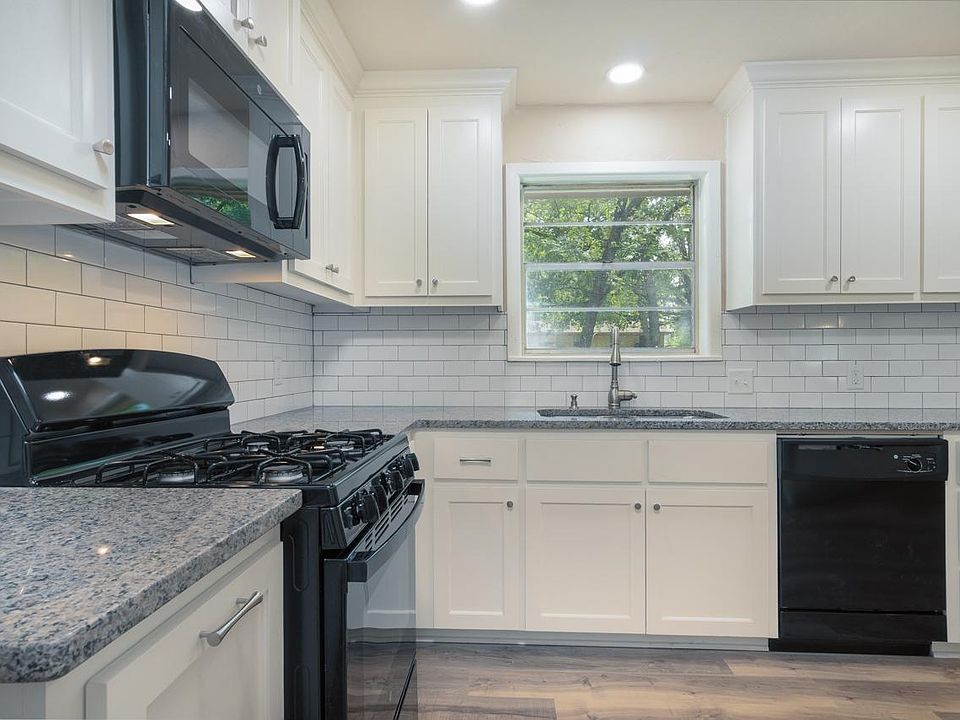 2nd image of 204 Shamrock Dr