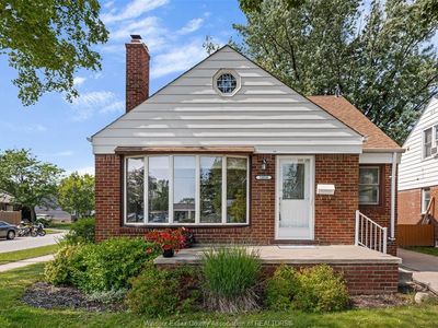 1058 Ypres Ave, Windsor, ON, N8W1R3