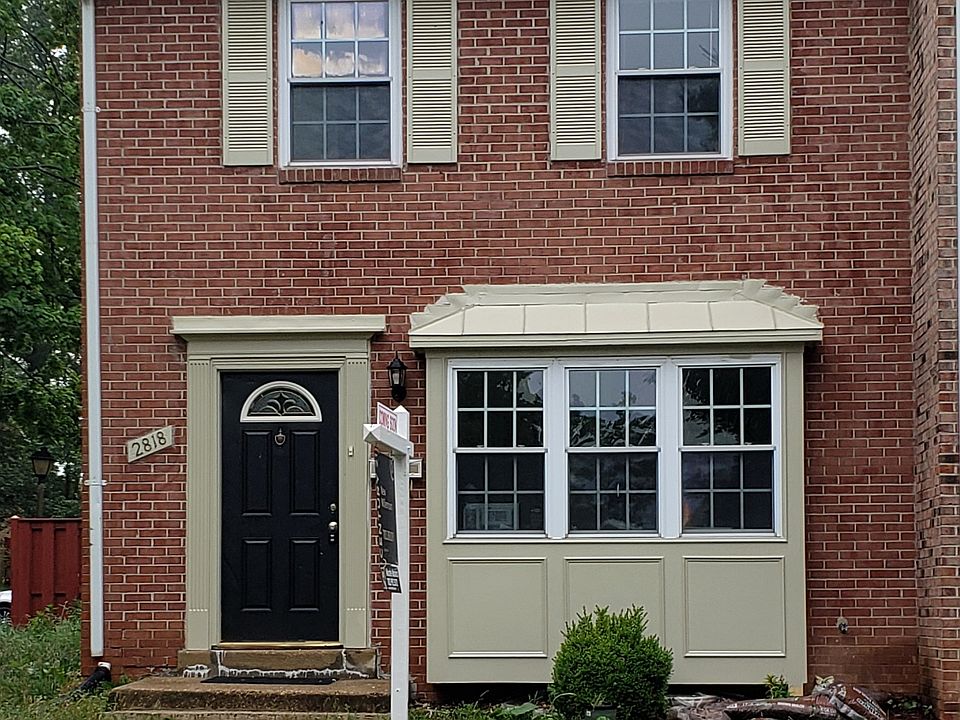 End unit townhouse