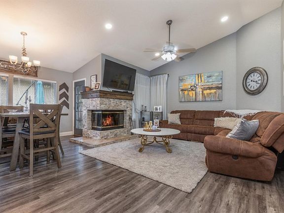 3rd image of 757 Cobble Hill Way