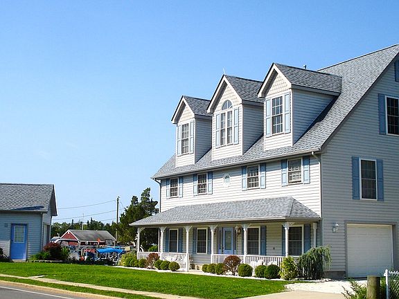 Home front w/fourth garage