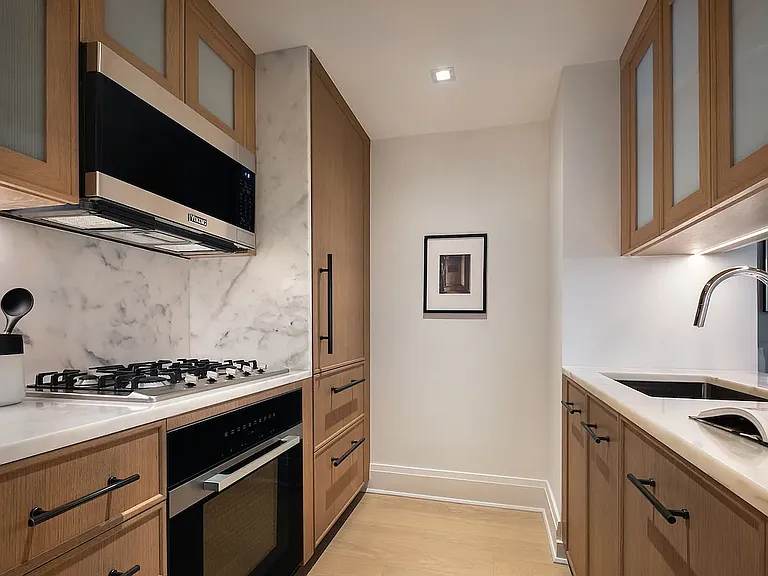 210 Warren St #10L — Photo 5