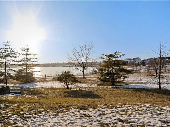 3rd image of 28 Parkshores Dr