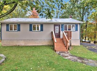 4280 Pine Ridge Dr, Bushkill, PA 18324