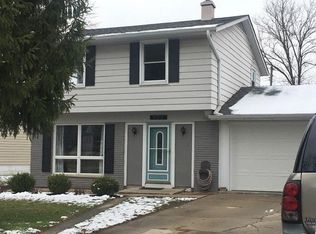 900 Walnut Ln, Crown Point, IN 46307