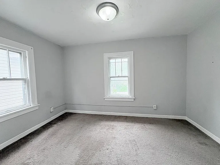 1019 Booth Ave — Photo 15