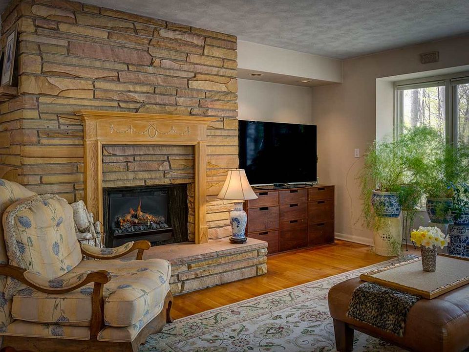 1034 Birchcrest Ct, Harbor Springs, MI 49740 MLS 471076 Zillow